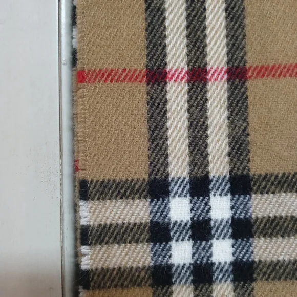 Burberry Vintage Check Brushed-Cashmere Scarf - Picture 6 of 14